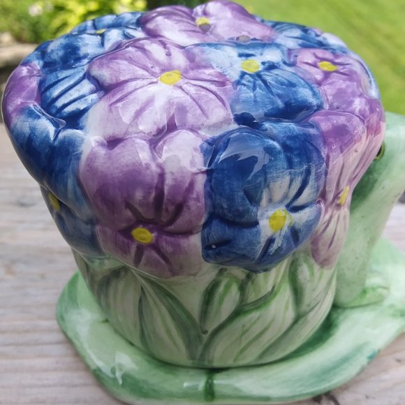 unique salt and pepper shakers frog under flowers - Picture 7 of 13